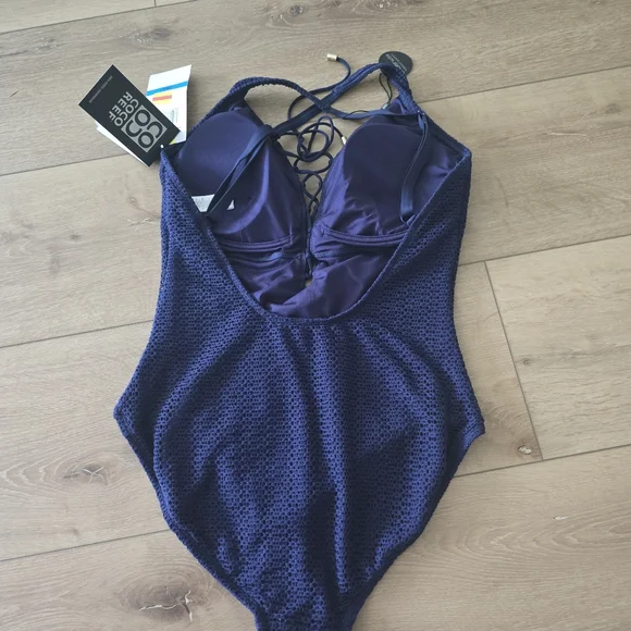 Coco Reef Swim Sultry Bra Sized Underwire One Piece Swimsuit Oceanside Textures - Picture 11 of 14